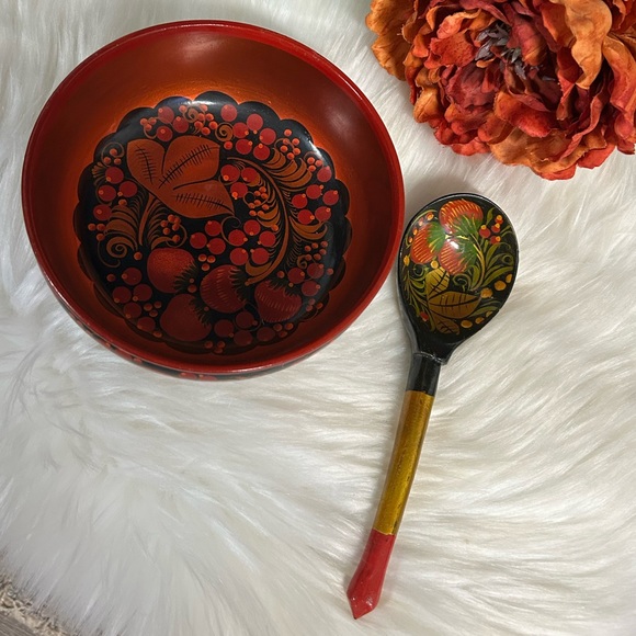 Russian Lacquer Bowl and Spoon - Picture 3 of 10
